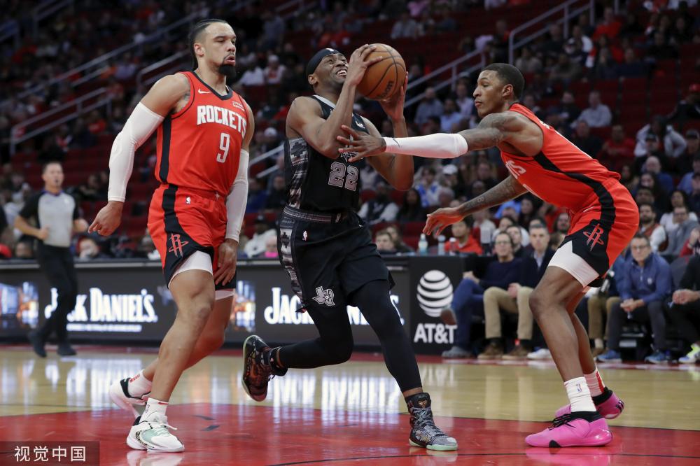 通过一系列 通过一系列