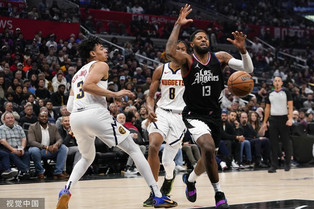 伺机反击 伺机反击